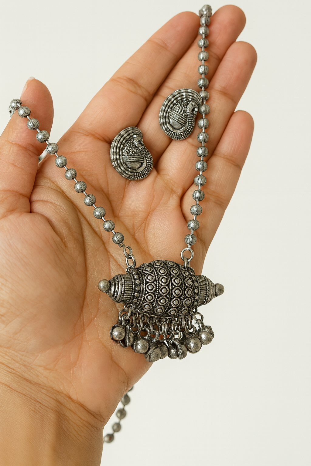 Silver long chain with pendant and earrings 2109