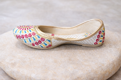 Punjabi Jutti for Women – White with Colorful Sunburst Motif | Traditional Indian Ethnic Flat