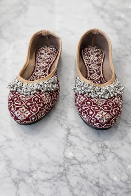Punjabi Jutti for Women – Maroon with Thread Work and Ghungroo | Traditional Indian Ethnic Flat