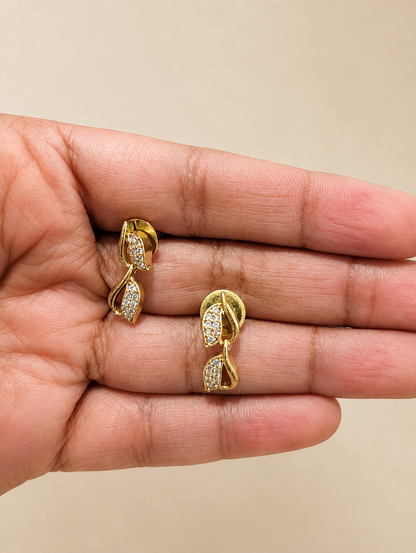 Minimal Leaf Diamond Necklace & Earrings Set