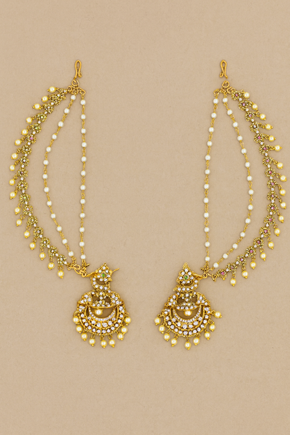 Pearl earrings and mattal