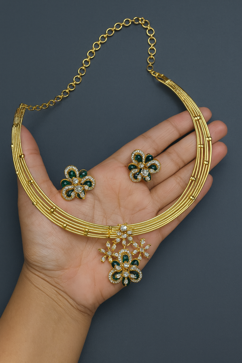 Floral pendant necklace with earrings