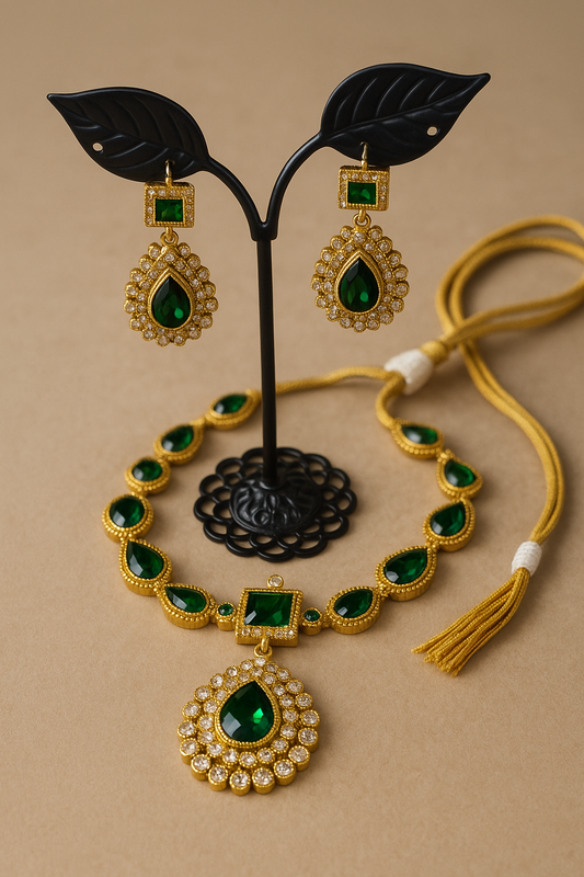 Green pendant necklace with earrings